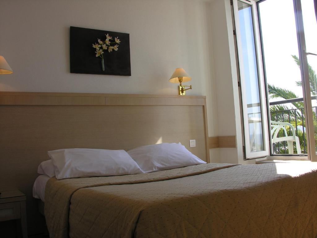 Hotel La Flore 빌프랑슈쉬르메르 객실 사진